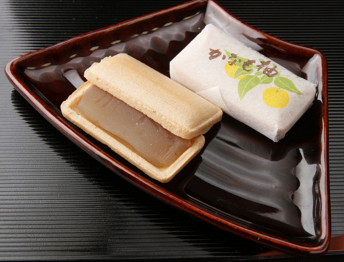 イチオシお土産】 From：ホテル川久 「柚子もなか(12個入